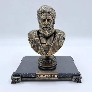 Бюст Ерофей Хабаров в п/у, основание камень шунгит