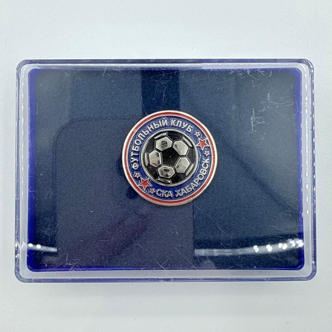 Значок металлический мяч - photo 1