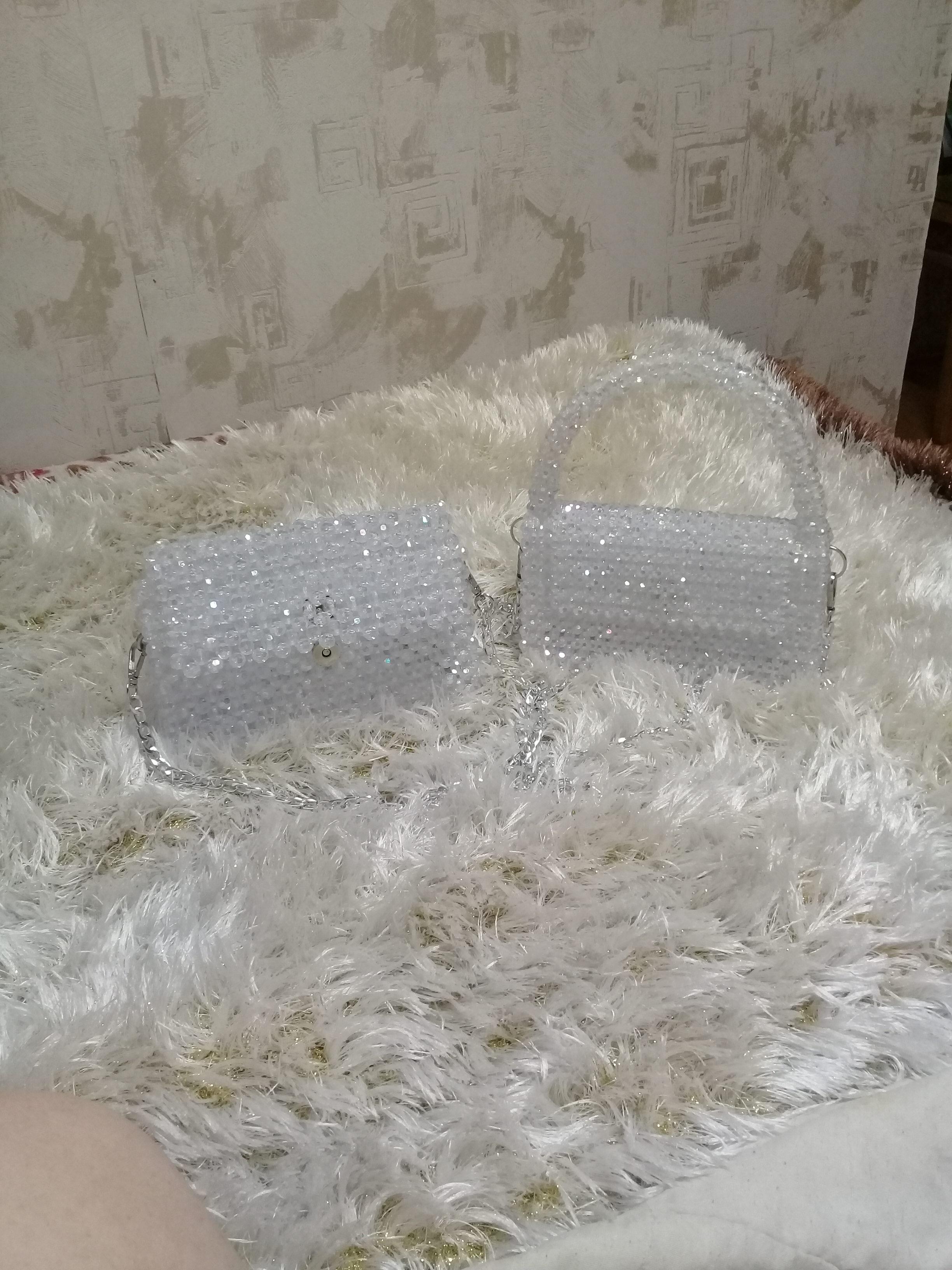 Сумочки из бус,ручная работа.